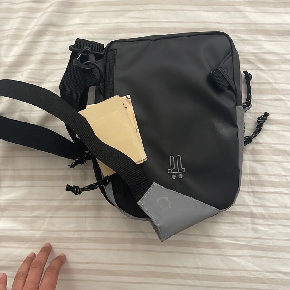 Reflective backpack - Picture 2 of 2